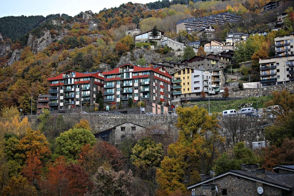 Installation en Andorre je ne sais parler ni l'espagnol, ni le catalan, que faire